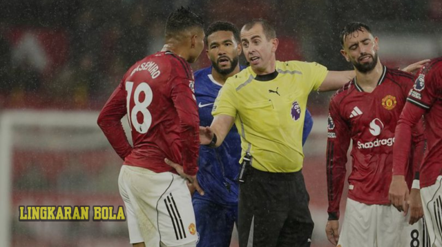 Drama Old Trafford! Casemiro Diusir, Ruben Amorim Tetap Bela Sang Gelandang
