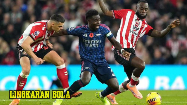 Taktik 'Curang' tapi Cerdas Sunderland Hentikan Lemparan ke Dalam Jauh Arsenal: Papan Iklan Sengaja Dimajukan!