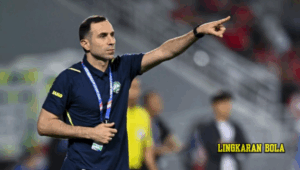 Timur Kapadze Sudah Tiba di Jakarta dan Salat Jumat di Masjid Istiqlal, Segera Jadi Pelatih Timnas Indonesia?