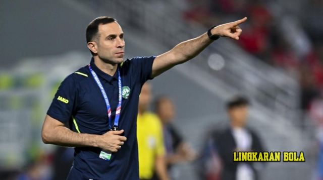 Timur Kapadze Sudah Tiba di Jakarta dan Salat Jumat di Masjid Istiqlal, Segera Jadi Pelatih Timnas Indonesia?